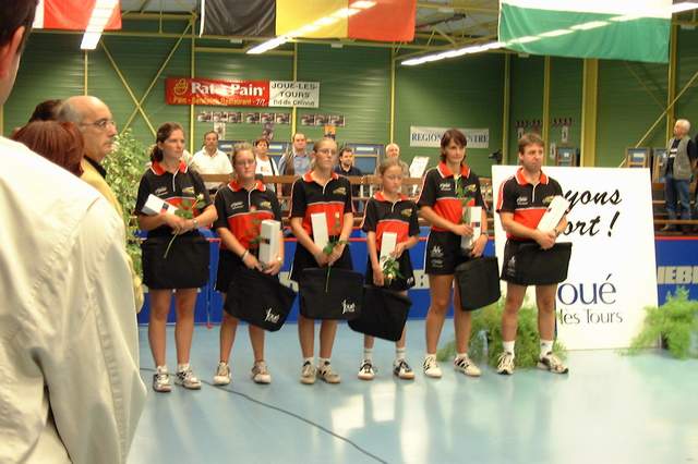 Équipe dames du CTT Minerois à Joué-lès-Tours en 2003